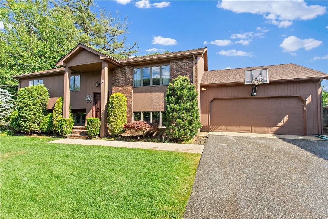 House in Cranston, Rhode Island, United States 1 - 18160382