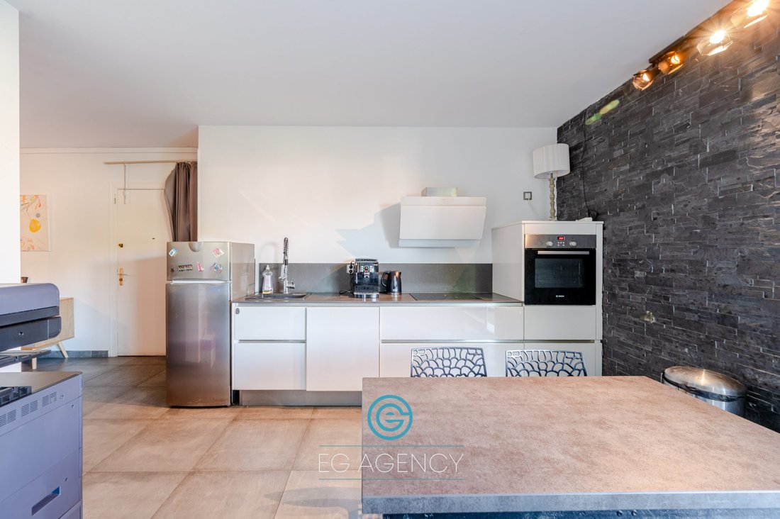 Apartment in Vieille Chapelle, 8e Arrondissement, Marseille 3 - 18206827