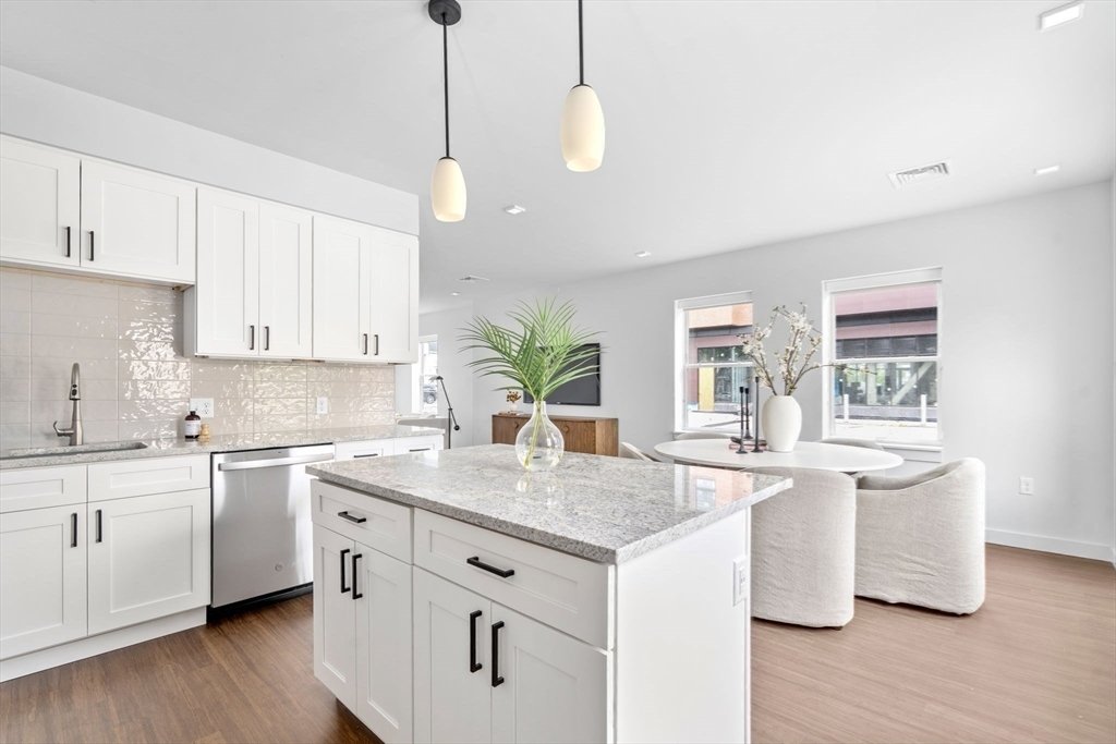 Condo in Wayland, Massachusetts, United States 5 - 18048841