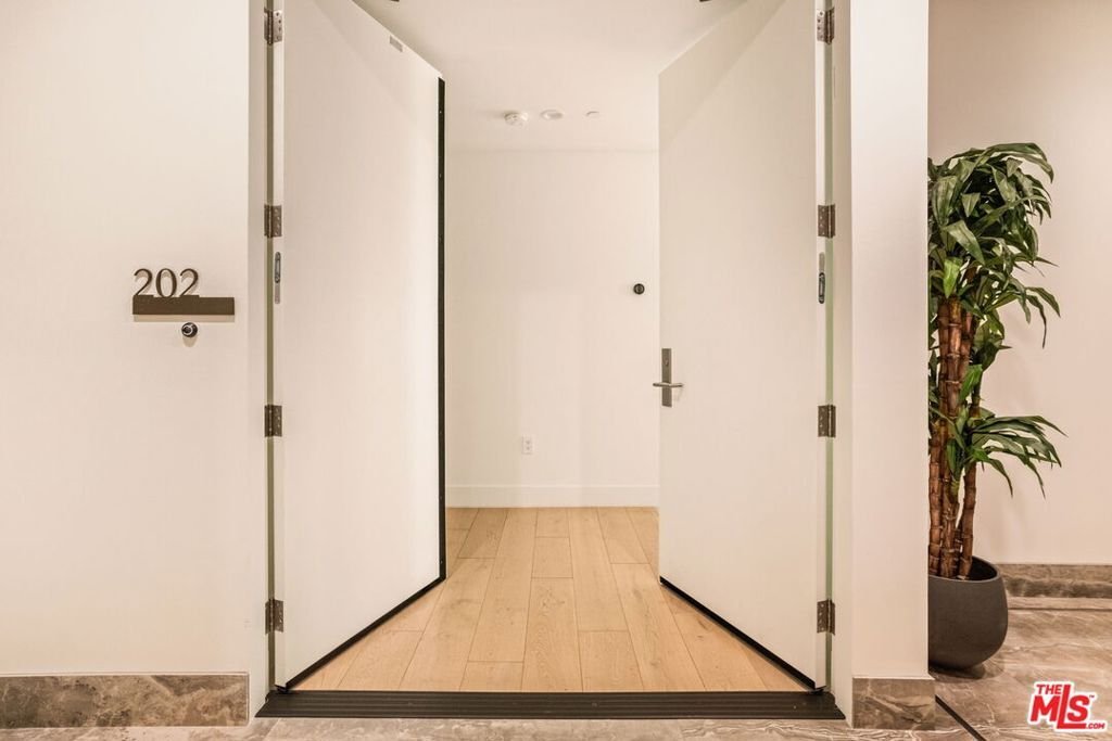 Condo in Beverly Hills, California, United States 2 - 18203423