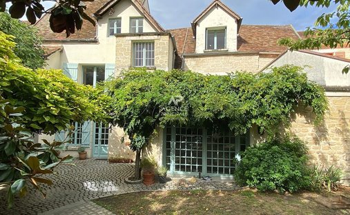 House in Sud, Le Mesnil-le-Roi, France 1