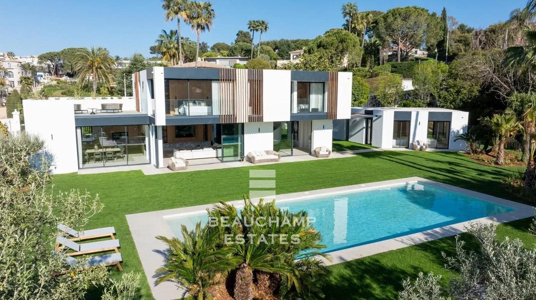 Villa in Antibes, Provence-Alpes-Côte d'Azur, France 1 - 17889665