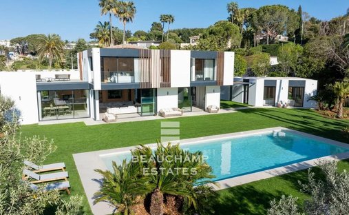 Villa in Antibes, Provence-Alpes-Côte d'Azur, France 1