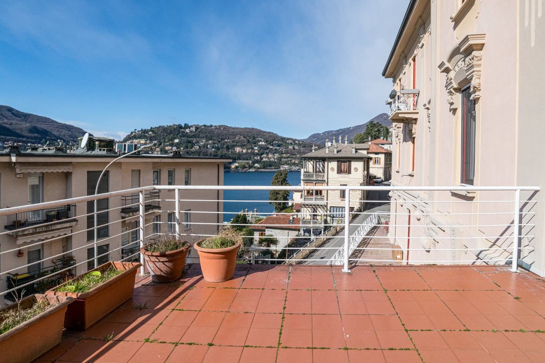 Apartment in Eastern Lake Center, Como, Lombardy 4 - 18206565