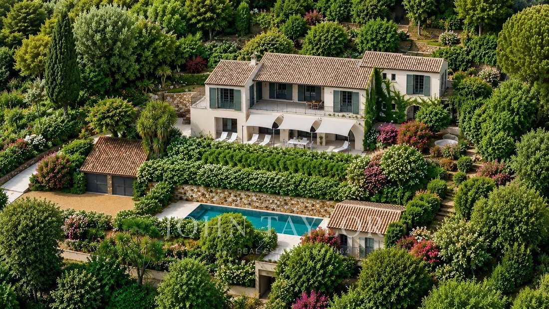 Estate in Gassin, Provence-Alpes-Côte d'Azur, France 1 - 18199438