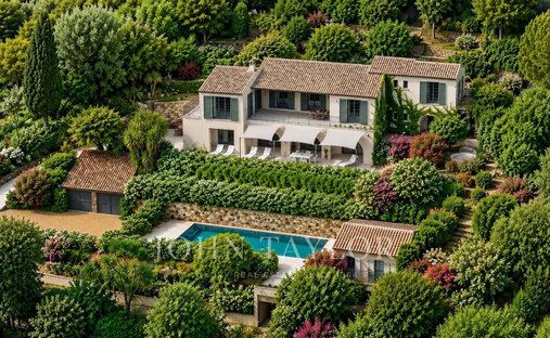 Estate in Gassin, Provence-Alpes-Côte d'Azur, France 1