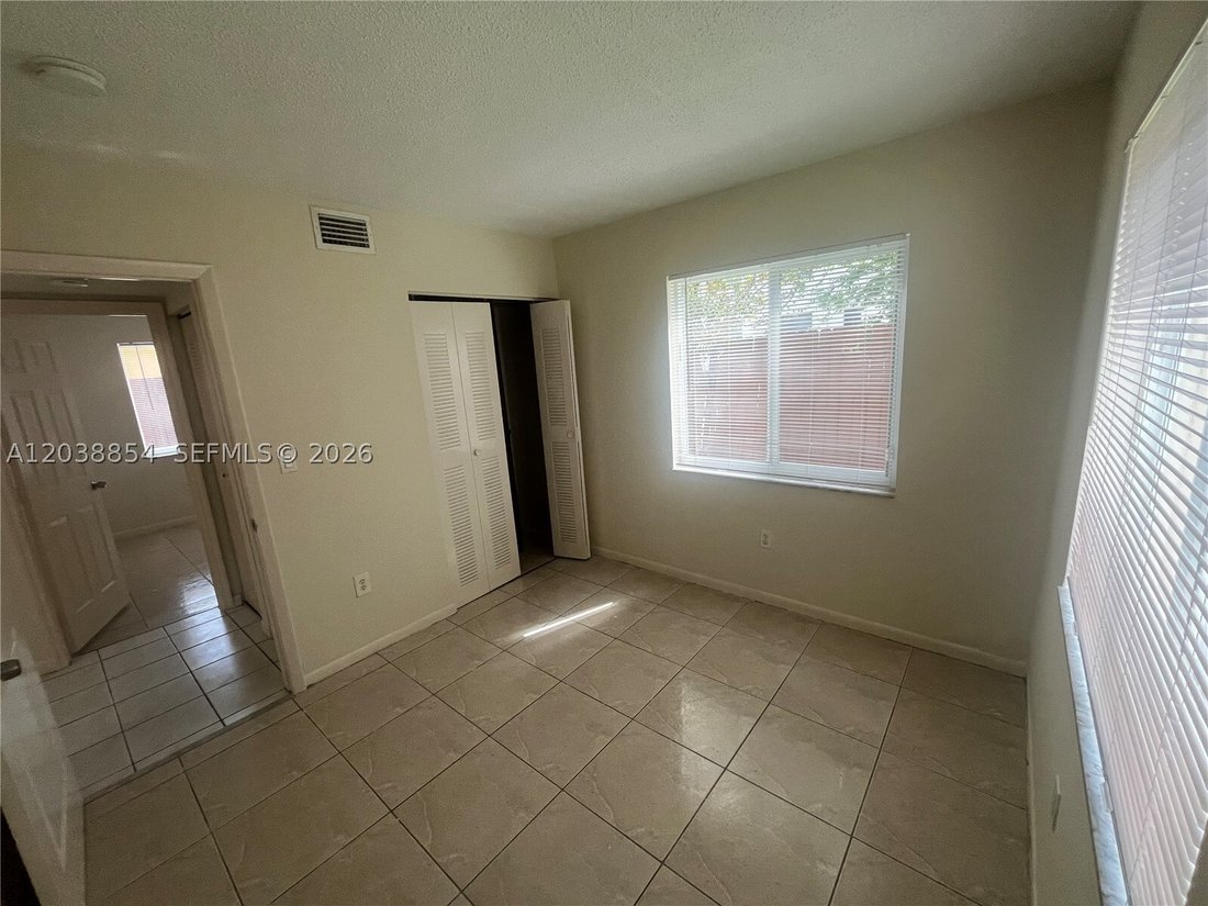 Miami, Florida, United States 5 - 18204397
