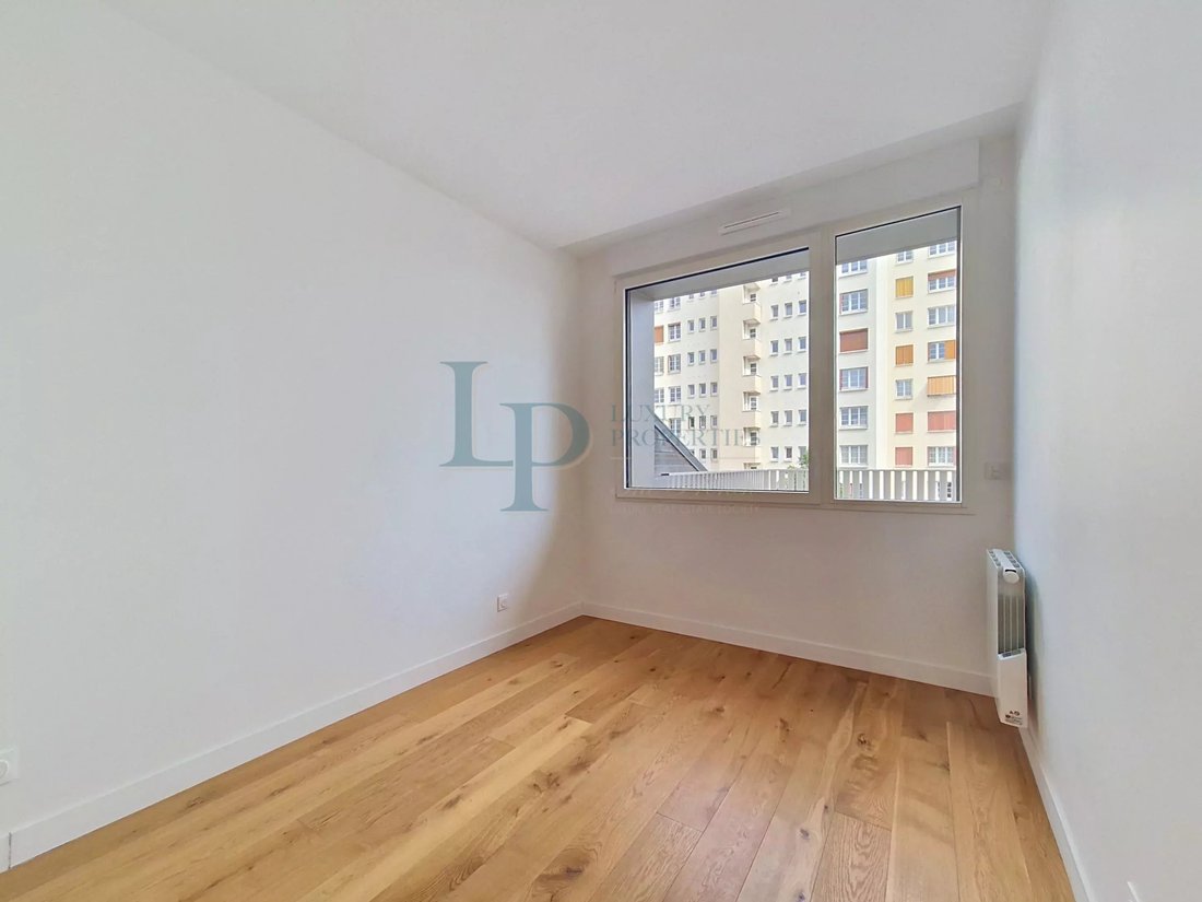 Apartment in Espaces Jeunes, Issy-les-Moulineaux, France 4 - 18199511