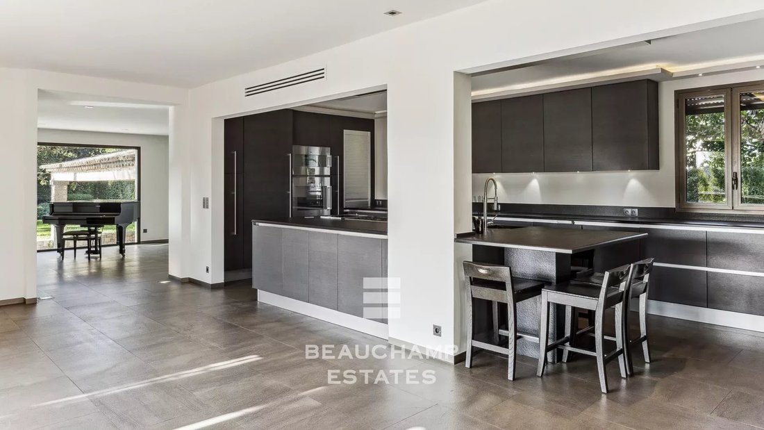 Villa in Mougins, Provence-Alpes-Côte d'Azur, France 4 - 15324034