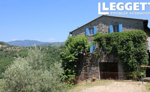 Haus in Largentiere, Auvergne-Rhone-Alpen, Frankreich 1