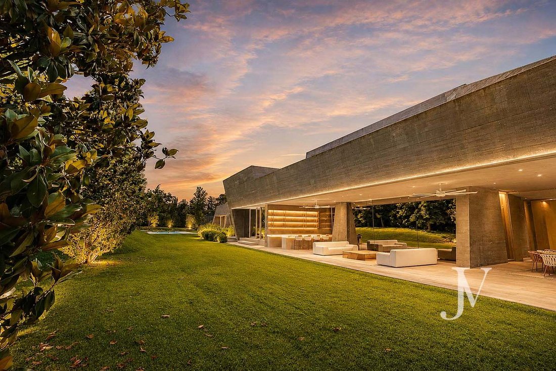 Villa in Somosaguas, Pozuelo de Alarcon, Comunidad de Madrid 1 - 18199896