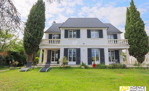 House in Napoleon, Maisons-Laffitte, France 1