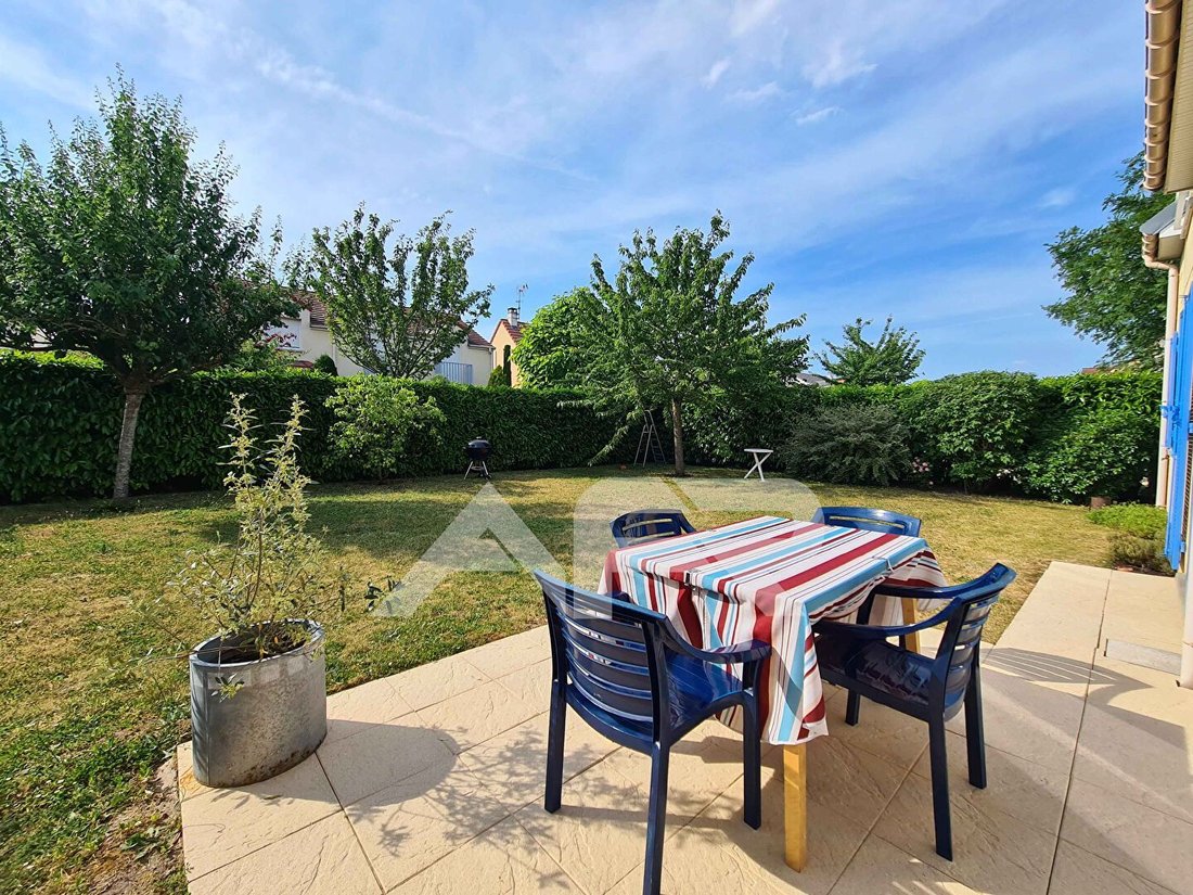 House in Chatou, Ile-de-France, France 2 - 18204194