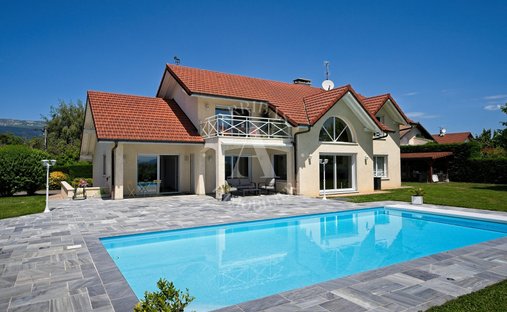 Villa in Prévessin-Moëns, Auvergne-Rhône-Alpes, France 1