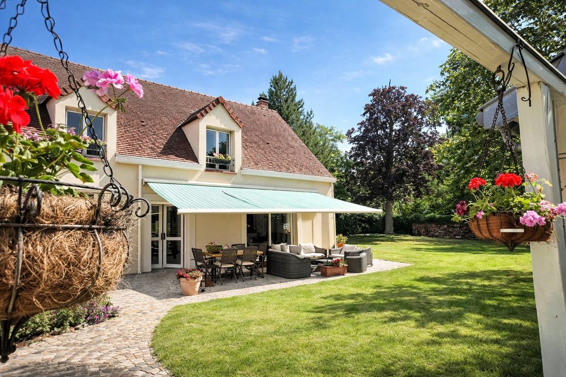 House in Le Vésinet, Ile-de-France, France 2 - 18206832