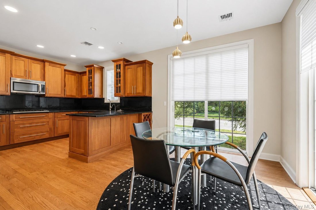 Condo in Melville, New York, United States 5 - 18199594