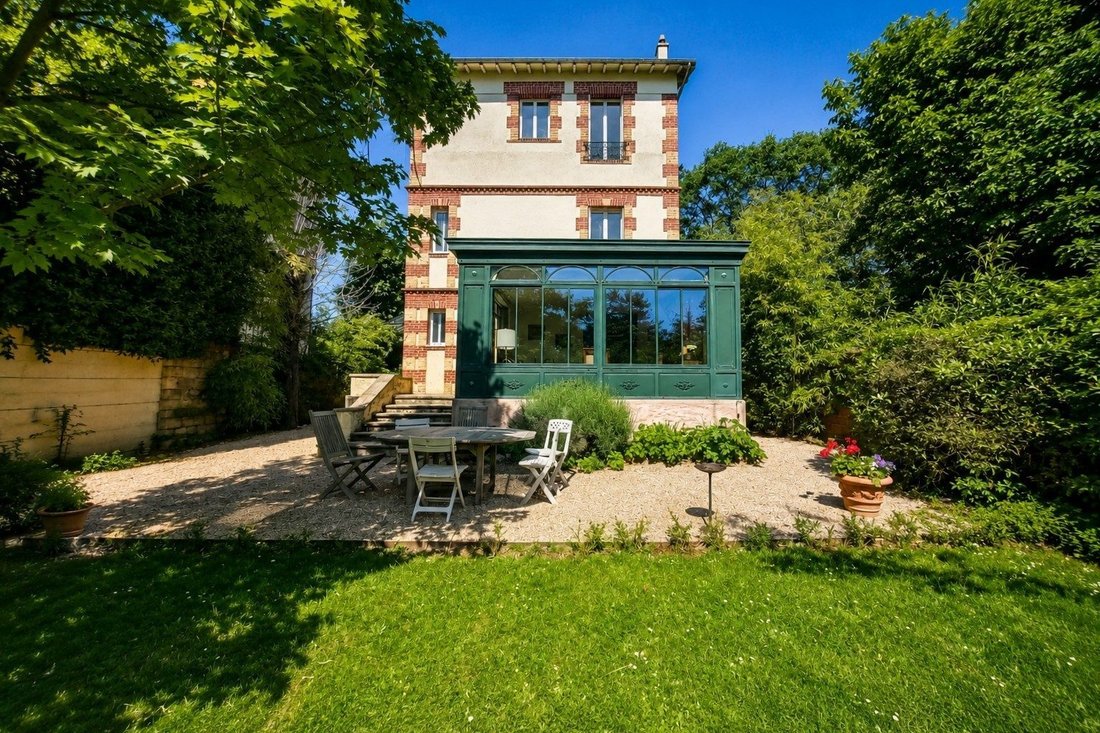 House in Le Vésinet, Ile-de-France, France 1 - 18206855