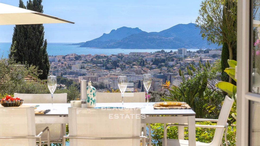 Villa in Cannes, Provence-Alpes-Côte d'Azur, France 1 - 15782379