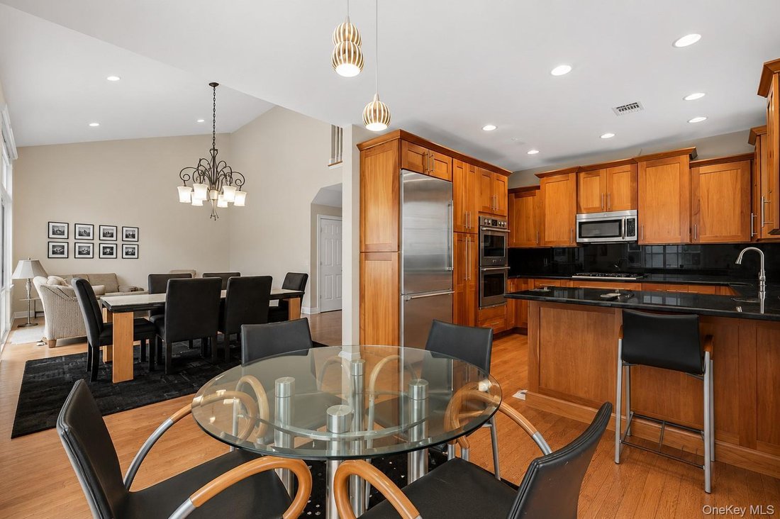 Condo in Melville, New York, United States 4 - 18199594