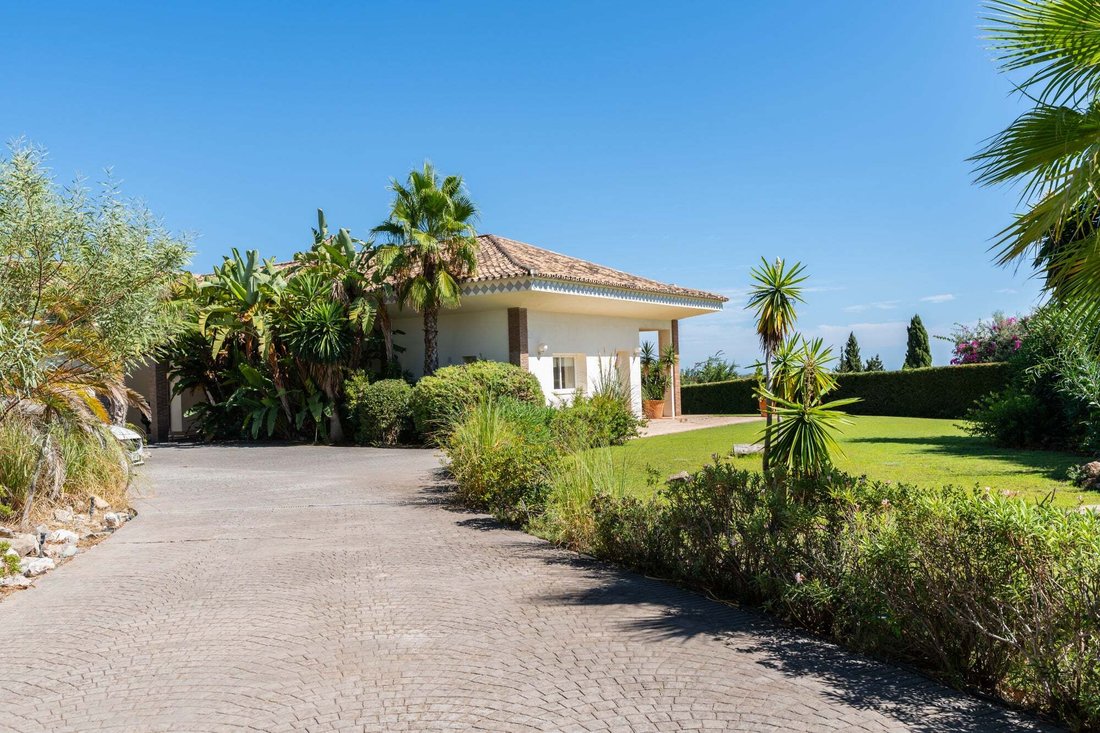 Villa in Benahavis, Andalusia, Spain 2 - 18199716