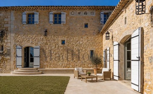 Country House in Bonnieux, Provence-Alpes-Côte d'Azur, France 1