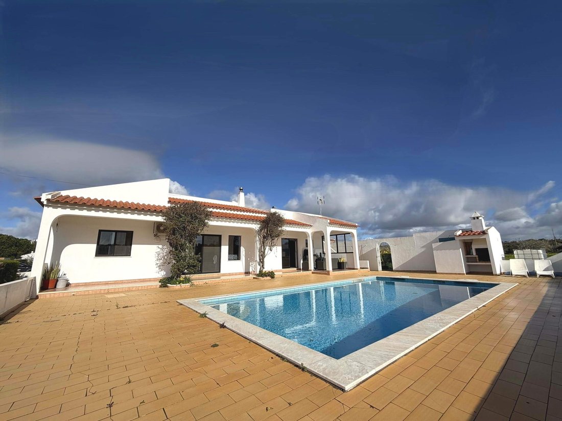 Villa in Praia da Luz, Algarve, Portugal 1 - 16963477