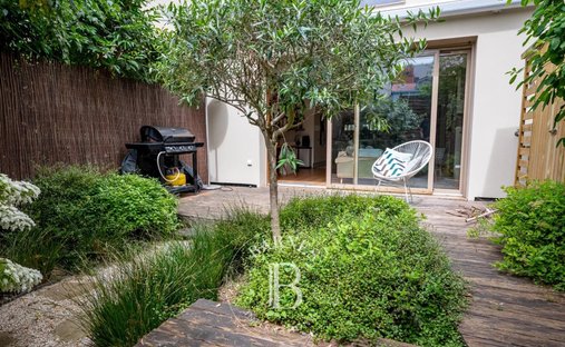 House in Gambetta, Courbevoie, France 1