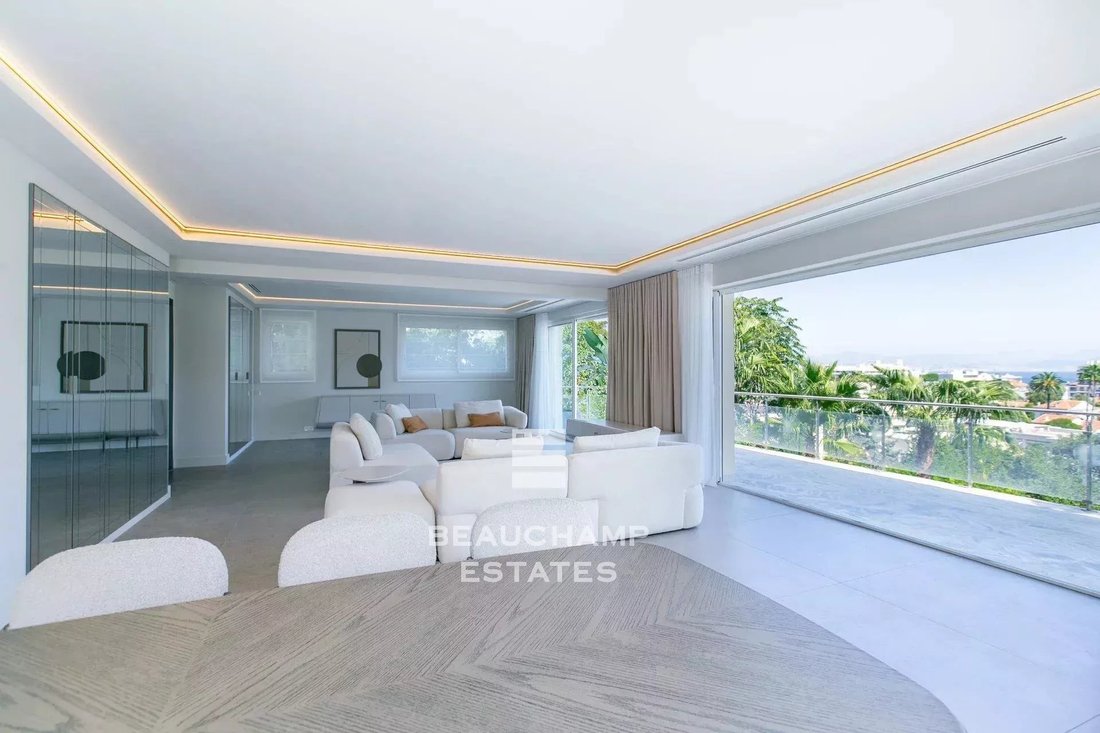 Villa in Juan les Pins-Gallice, Antibes, France 3 - 17389060