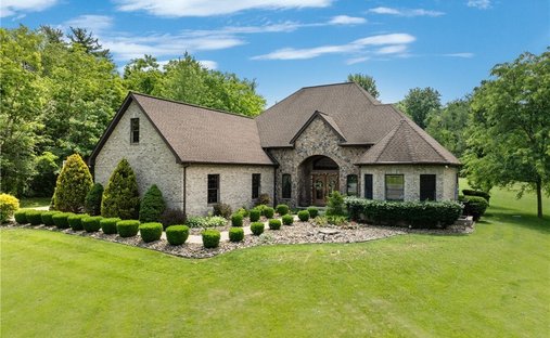 House in Saint Clairsville, Ohio, United States 1