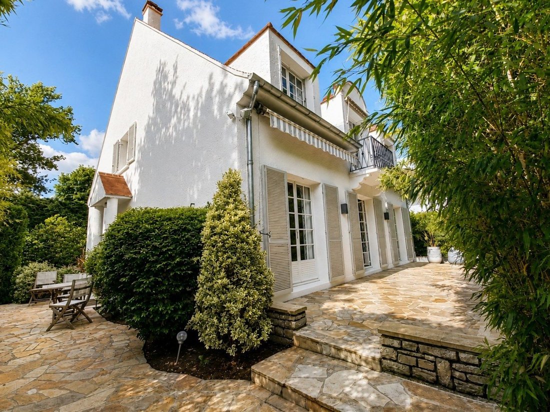 House in Le Vésinet, Ile-de-France, France 2 - 18206860