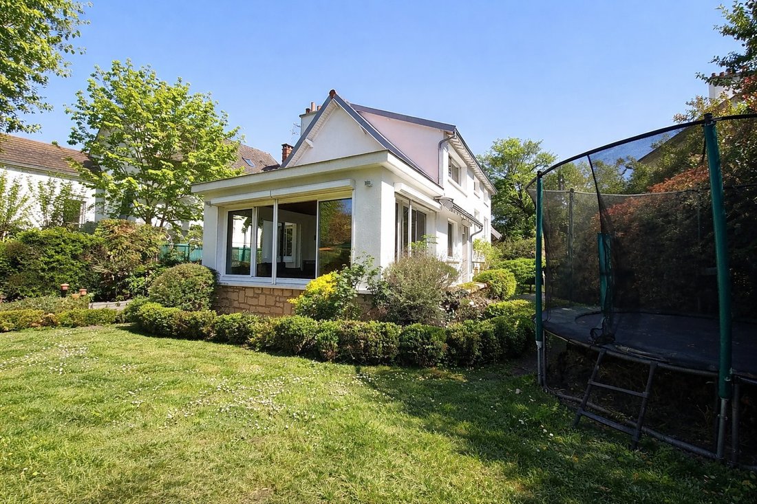 House in Chatou, Ile-de-France, France 2 - 18206840