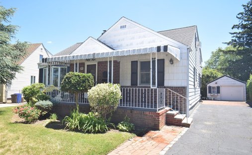 House in New Hyde Park, New York, United States 1
