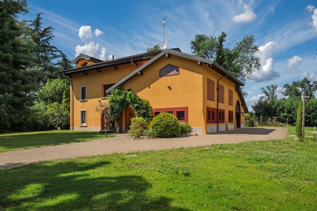 Villa in Samarate, Lombardy, Italy 2 - 18206573