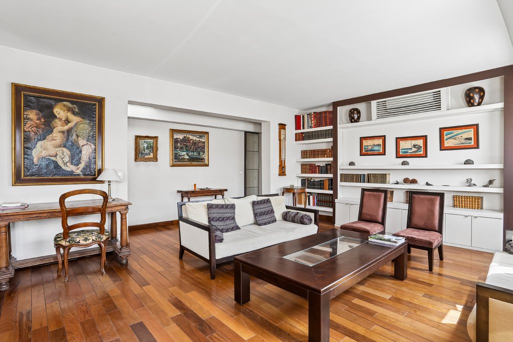Apartment in Saint Philippe du Roule, Paris 8e Arrondissement, Paris 4 - 18201320