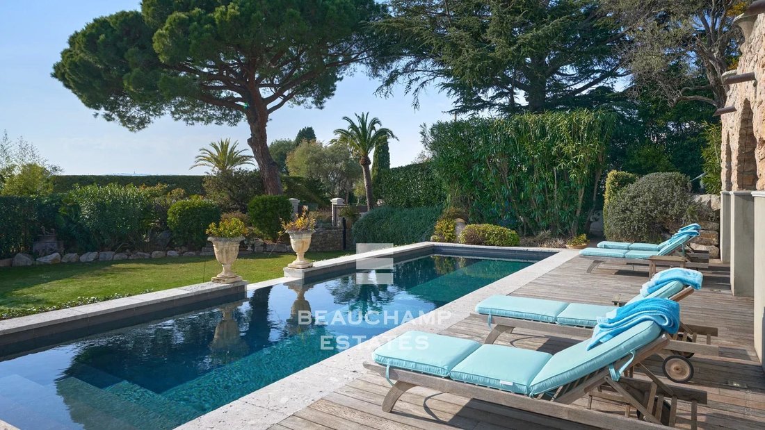 Villa in Antibes, Provence-Alpes-Côte d'Azur, France 1 - 17241684