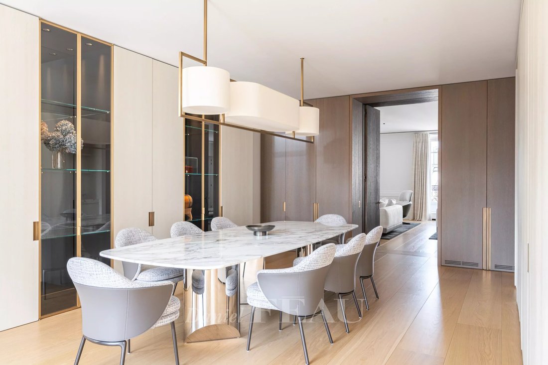 Apartment in Triangle d'Or, Paris 8e Arrondissement, Paris 5 - 18199409