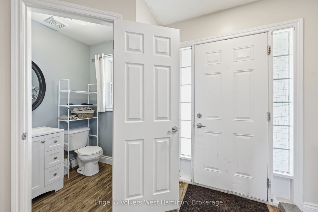 House in Hamilton, Ontario, Canada 5 - 18205596