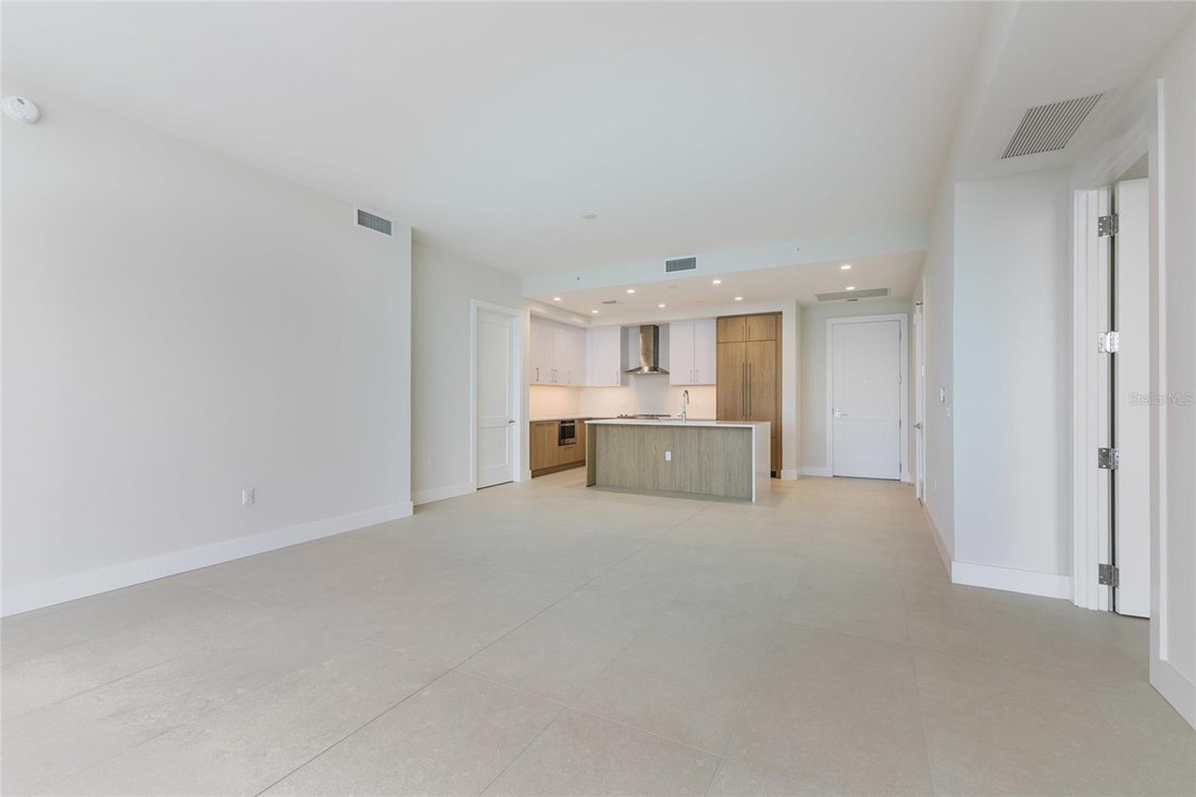Condo in St. Petersburg, Florida, United States 5 - 18203778