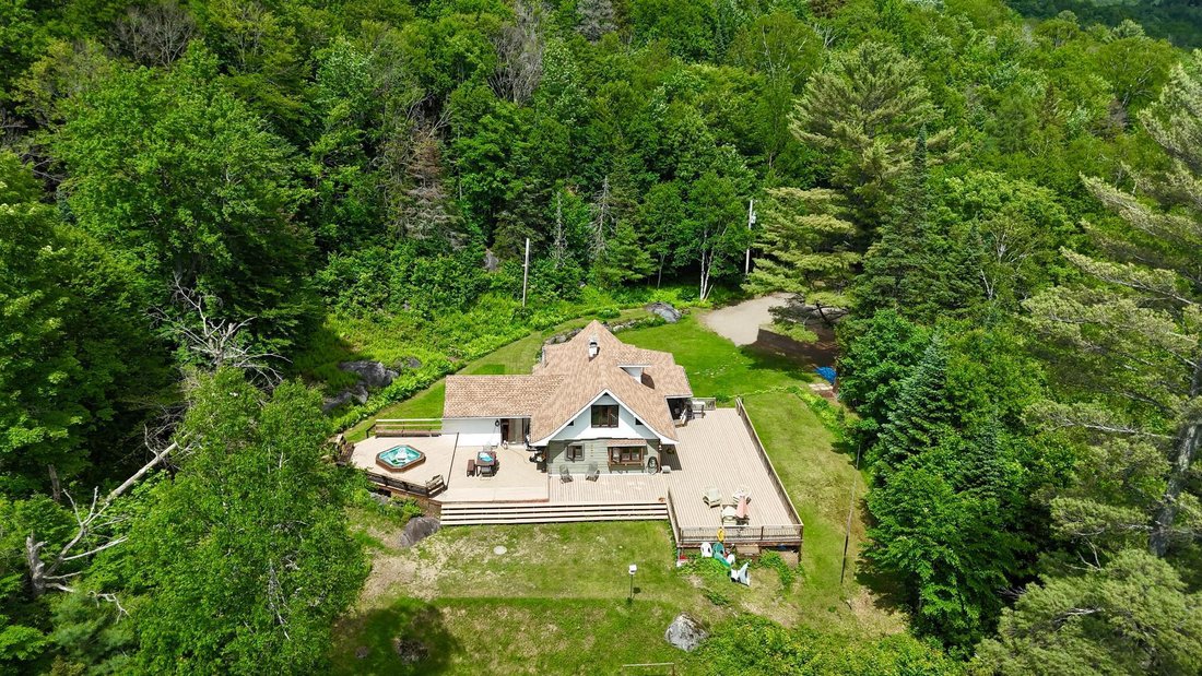 House in Saint-Adolphe-d'Howard, Quebec, Canada 4 - 18076763