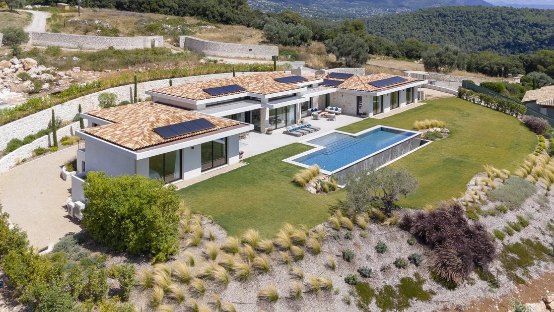 Villa in Nord, Roquefort-les-Pins, France 2 - 15988917