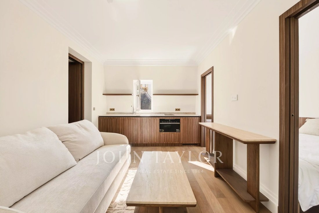 Apartment in Triangle d'Or, Paris 8e Arrondissement, Paris 4 - 18201645