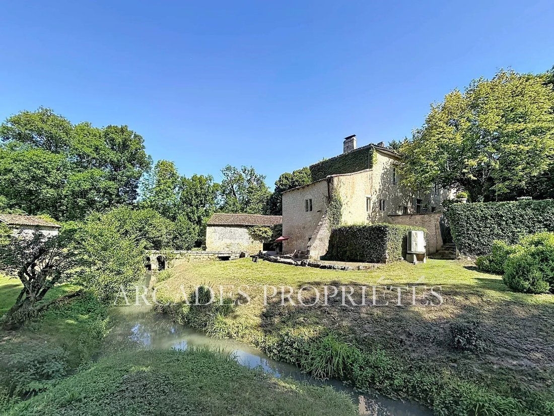 Estate in Frontenac, Nouvelle-Aquitaine, France 4 - 17835598