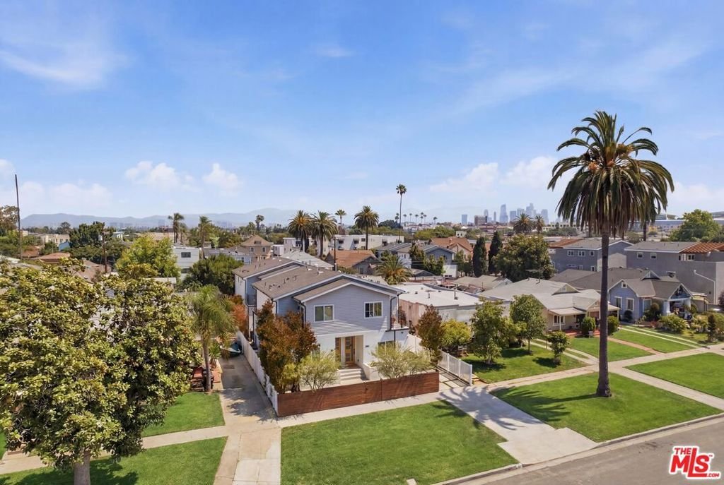 Los Angeles, California, United States 5 - 18203396