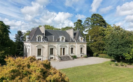 Castle in Le Pellerin, Pays de la Loire, France 1