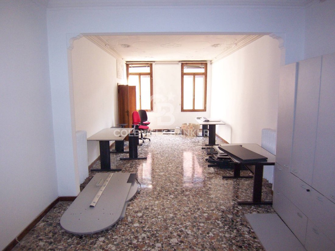 Apartment in Saint Paul, Venice, Italy 3 - 18206563