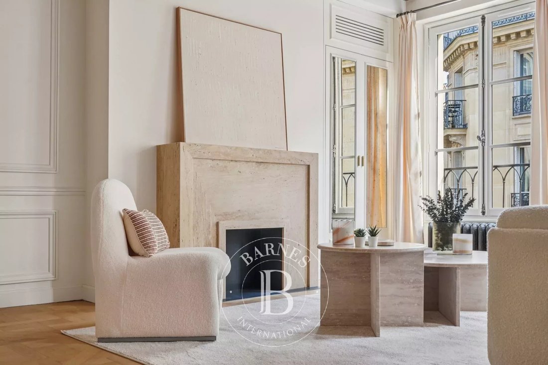 Apartment in Saint Thomas d'Aquin, Paris 7e Arrondissement, Paris 1 - 18201321
