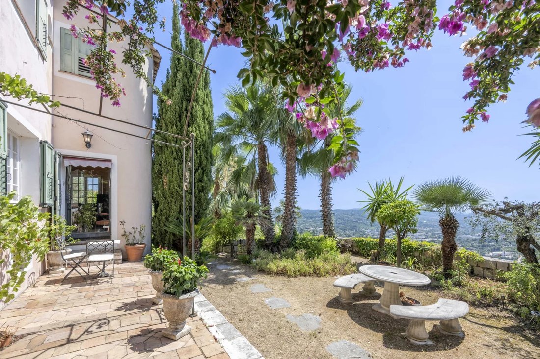 Villa in Grasse, Provence-Alpes-Côte d'Azur, France 1 - 16069287