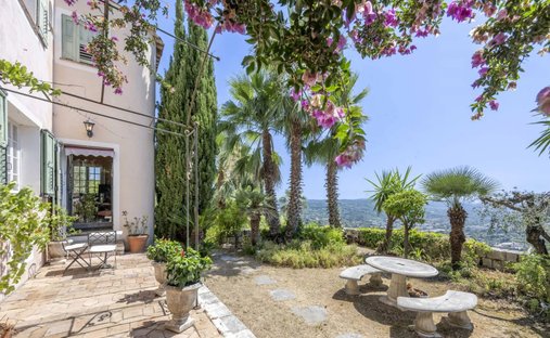 Villa in Grasse, Provence-Alpes-Côte d'Azur, France 1