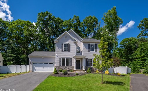 House in Crescent, New York, United States 1