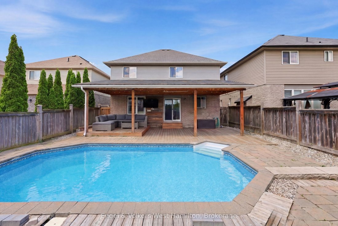 House in Hamilton, Ontario, Canada 3 - 18205596